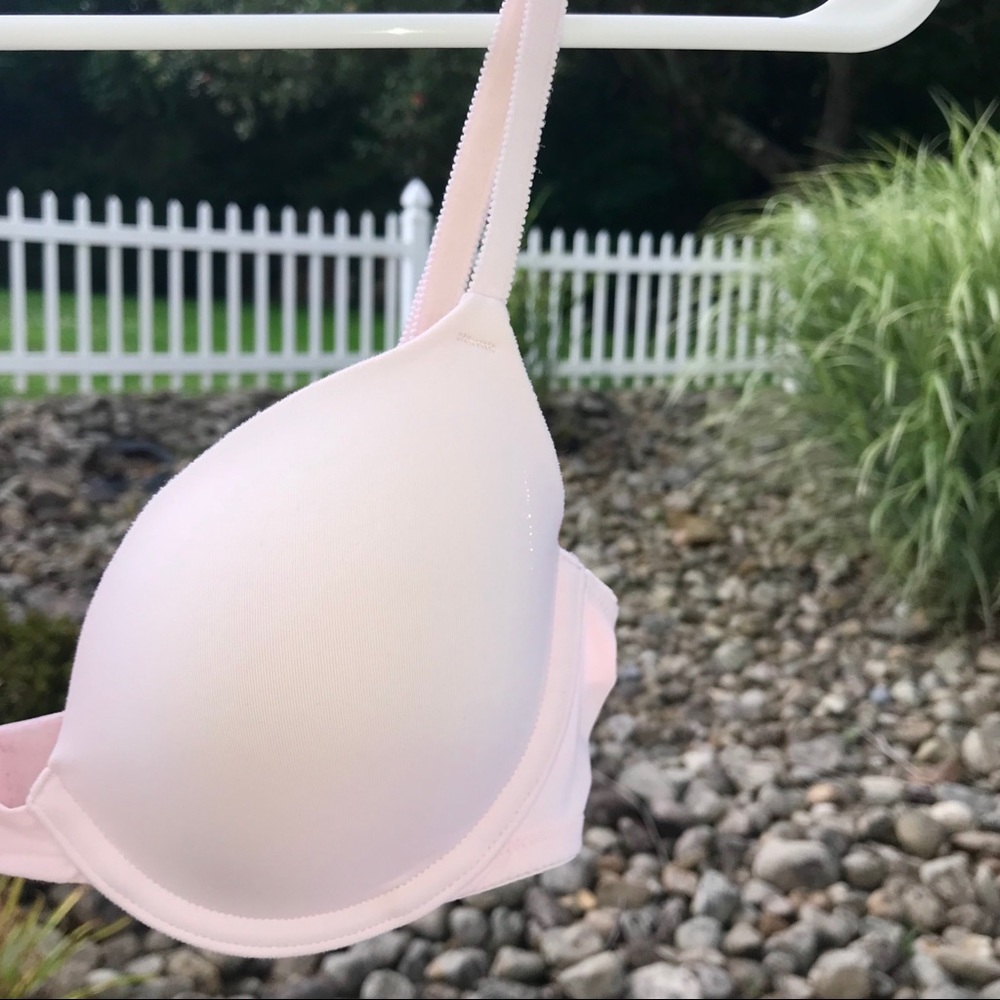 •VS PINK Lightly Lined Wear Everywhere Bra•